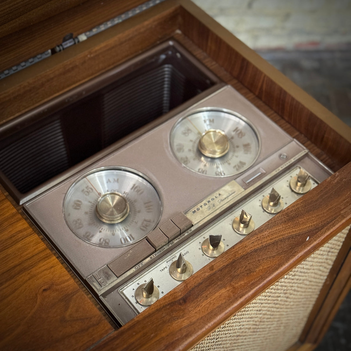 Motorola Drexel Declaration Retro-Engineered Stereo Console - SK77