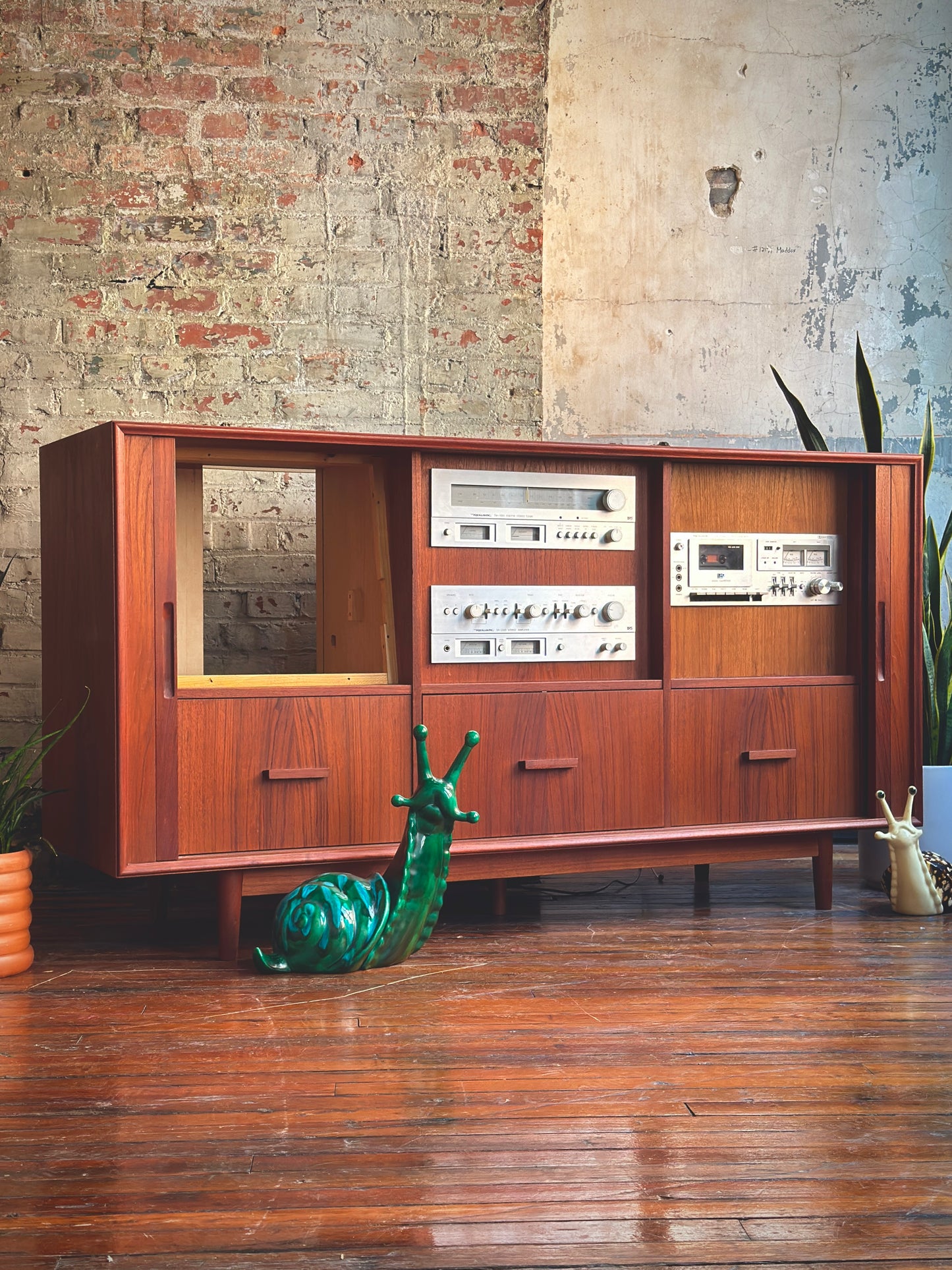 Custom 1970's Retro-Engineered Stereo Console