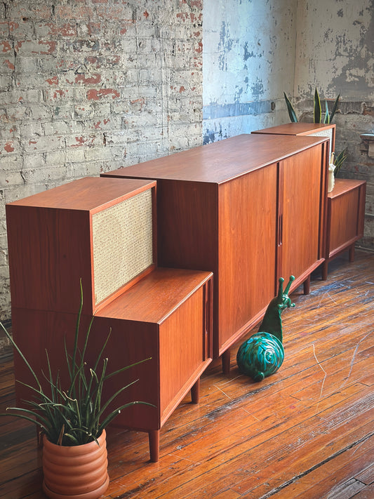 Custom 1970's Retro-Engineered Stereo Console