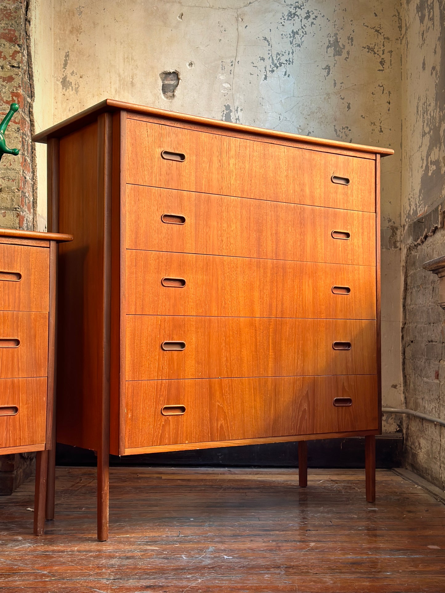 Teak bedroom set with Exo-legs