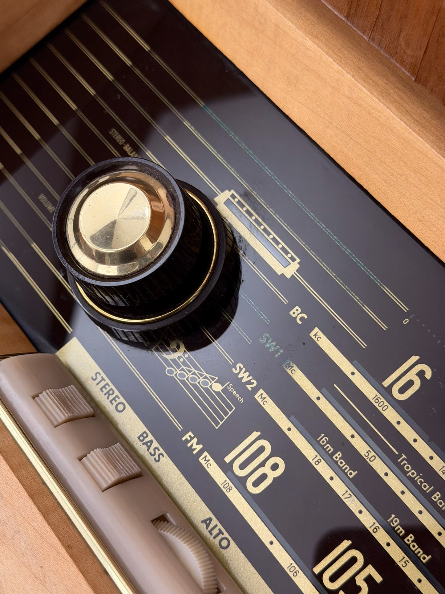 Close-up of a vintage radio with control knobs and tuning dial.
