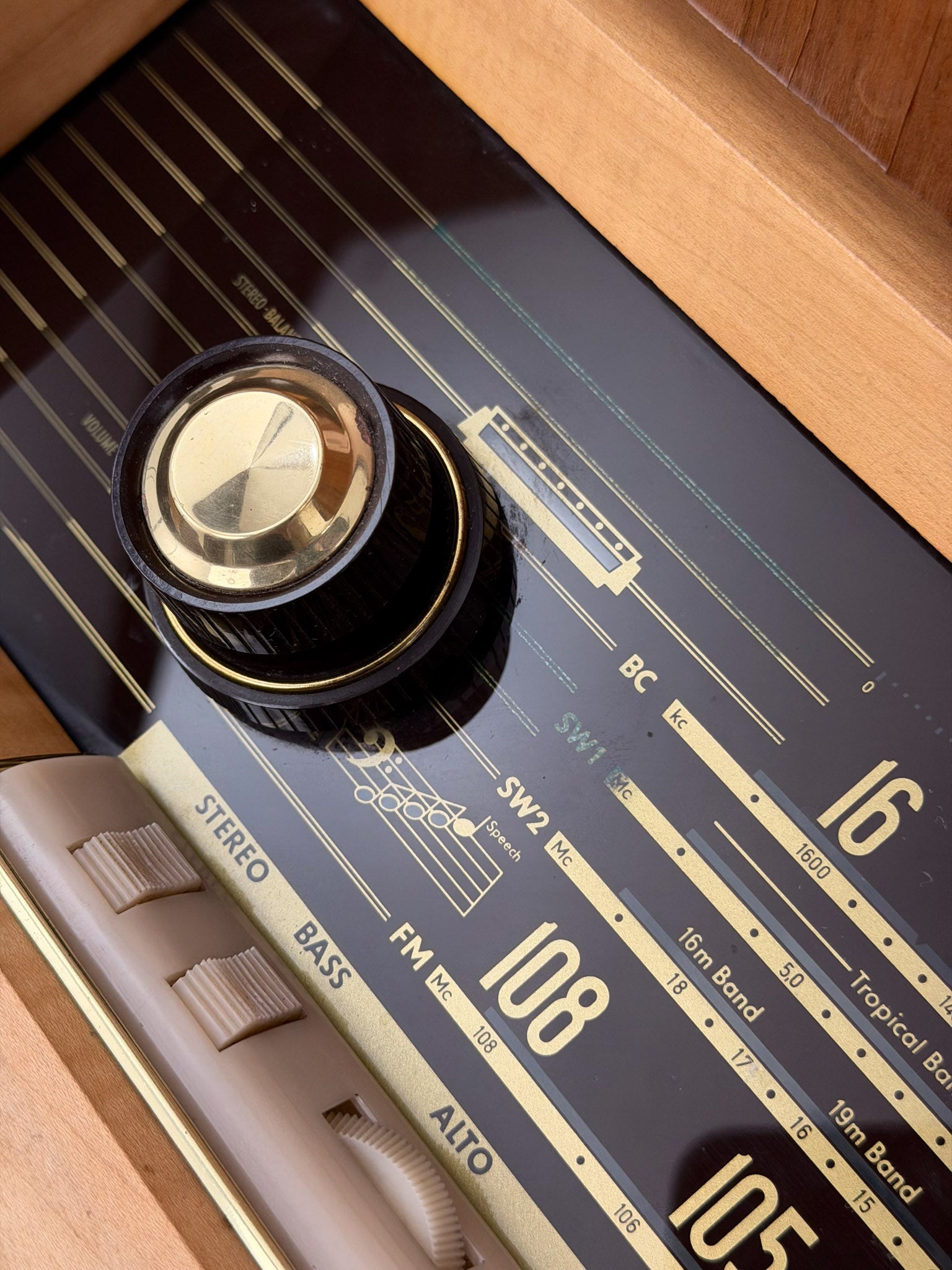 Close-up of a vintage radio with control knobs and tuning dial.