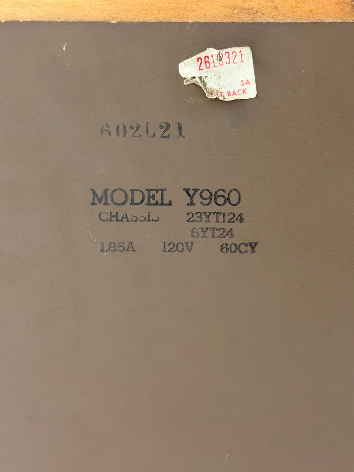 Back of a product with model number Y960 and specifications printed on it.