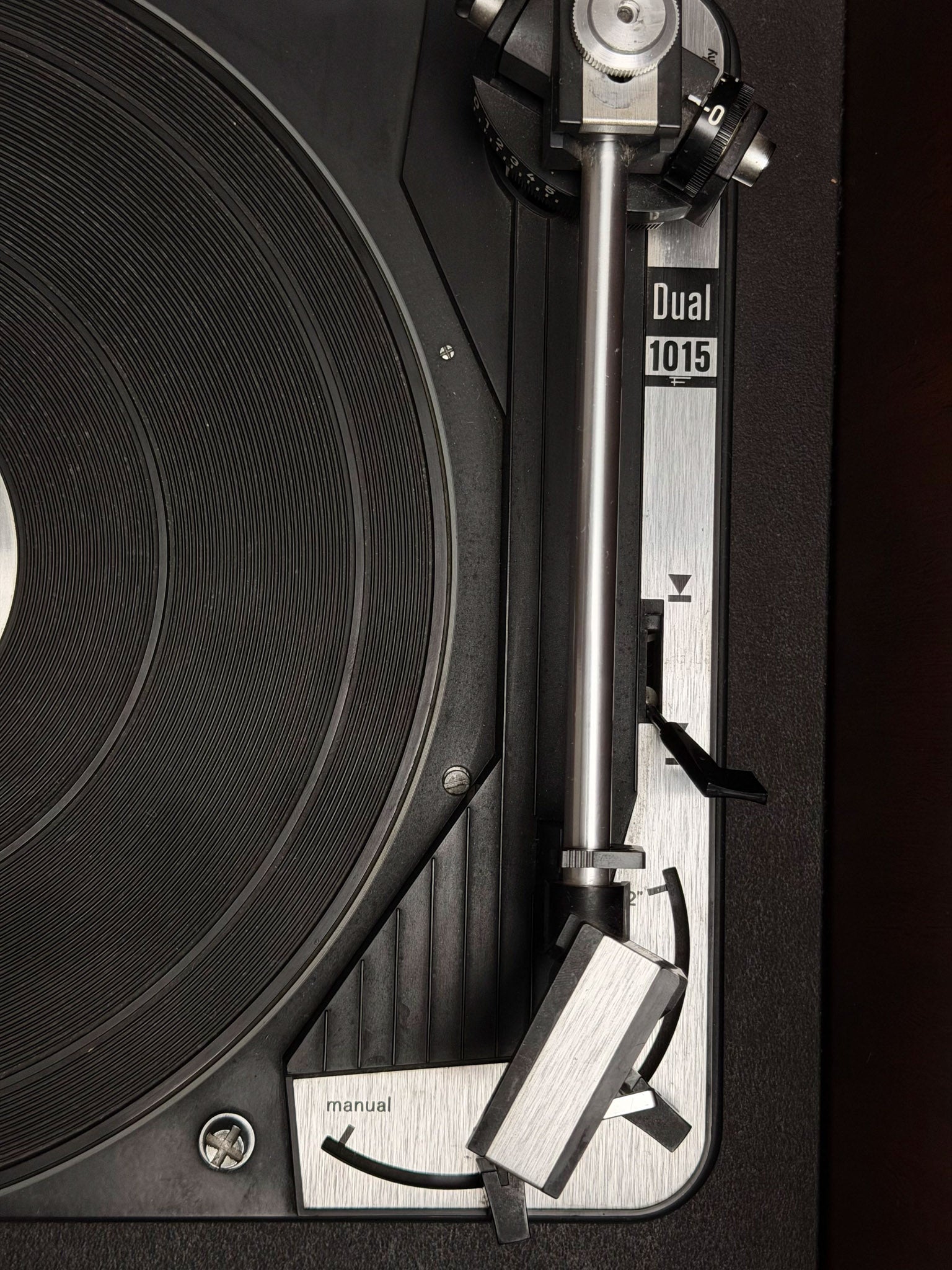 Close-up of a turntable with a Dual 1015 cartridge