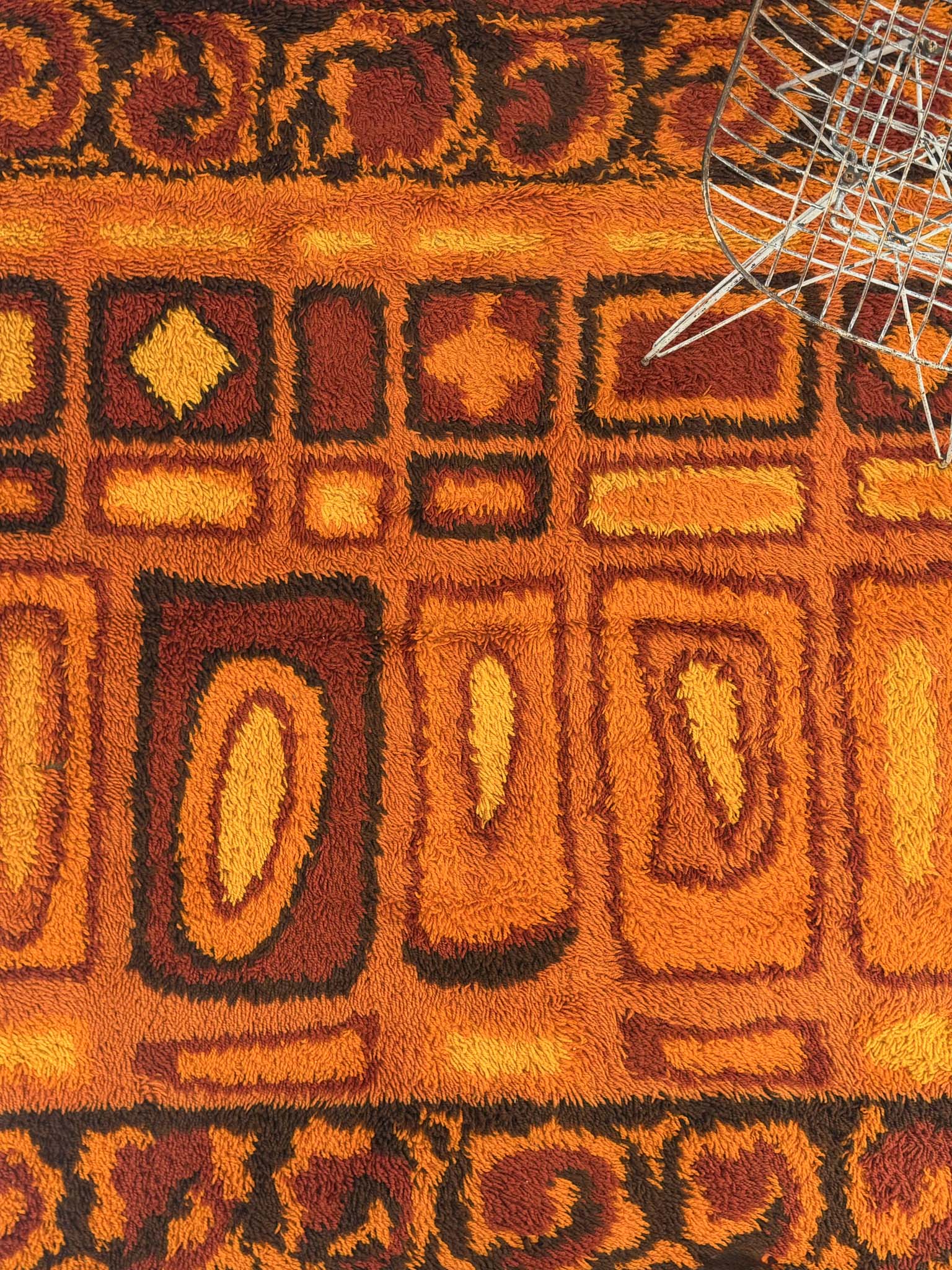Rya shag rug with warm toned geometric pattern