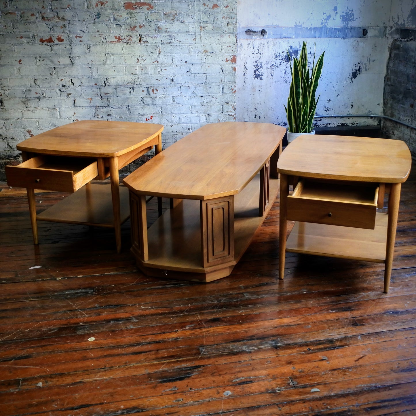 Broyhill Sculptura Living Room Set w Coffee Table & Pair of Side Tables