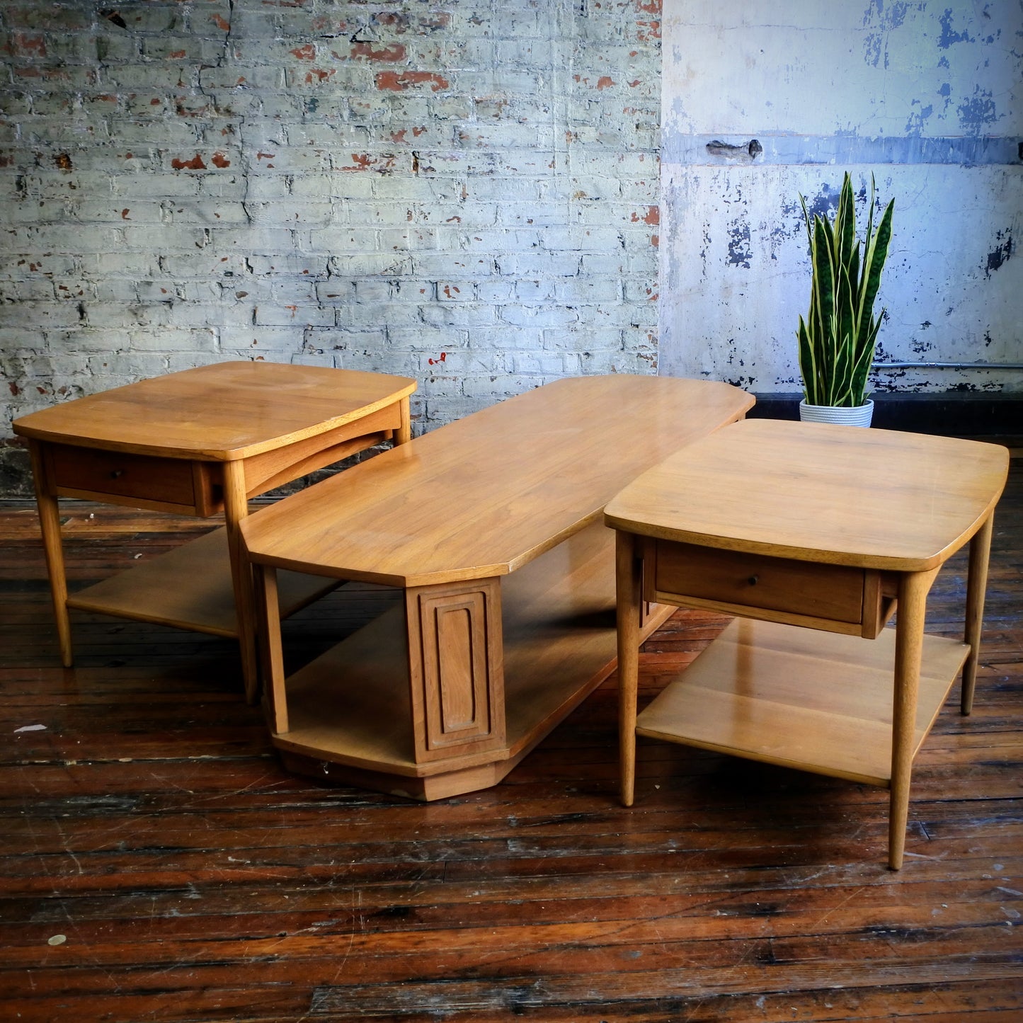 Broyhill Sculptura Living Room Set w Coffee Table & Pair of Side Tables