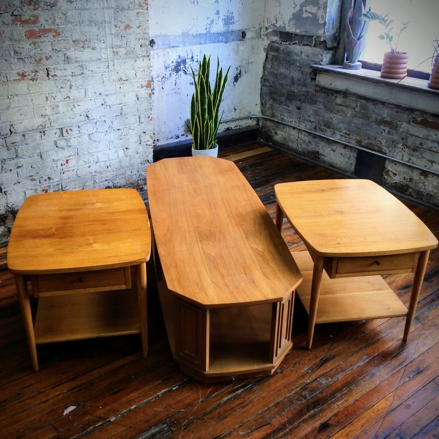 Broyhill Sculptura Living Room Set w Coffee Table & Pair of Side Tables