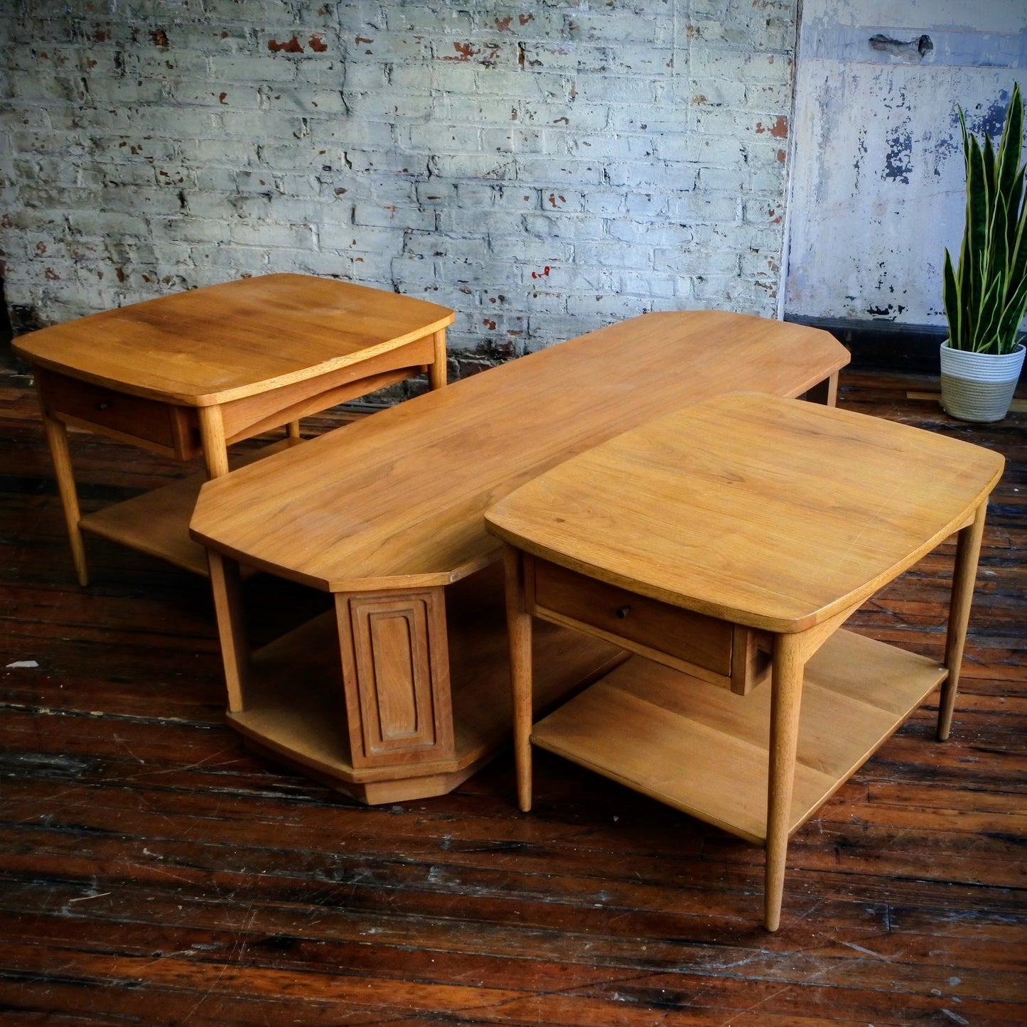 Broyhill Sculptura Living Room Set w Coffee Table & Pair of Side Tables