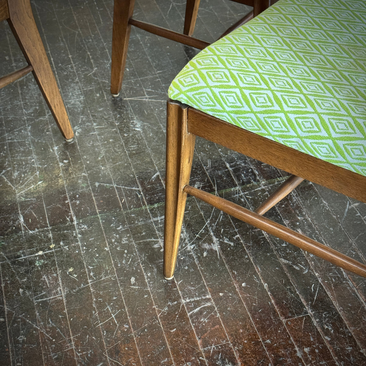 Set of (4) Broyhill Saga Dining chairs