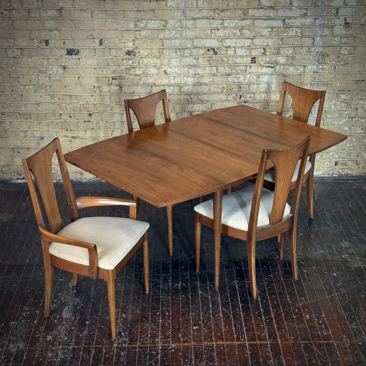 Broyhill Sculptra MCM Dining Set with 6 chairs