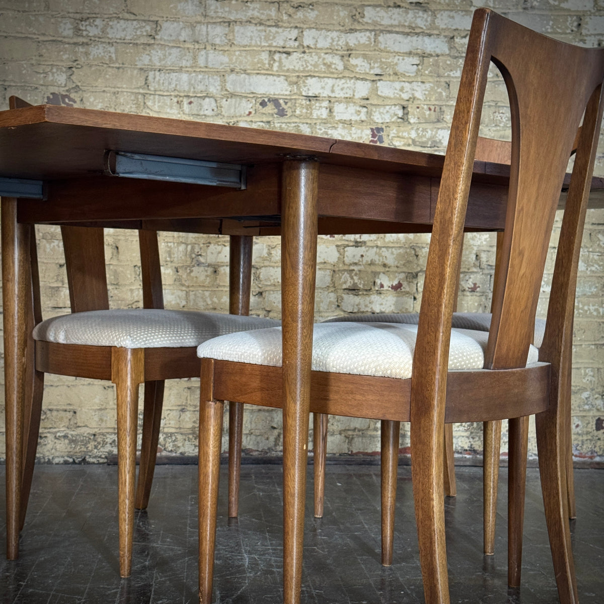 Broyhill Sculptra MCM Dining Set with 6 chairs