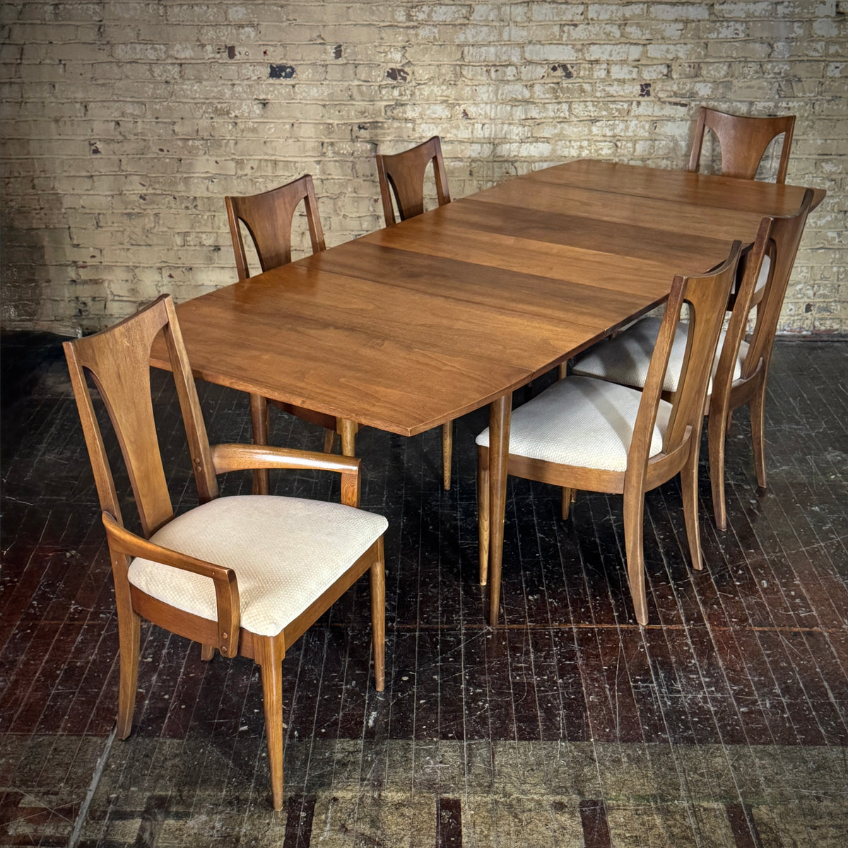 Broyhill Sculptra MCM Dining Set with 6 chairs