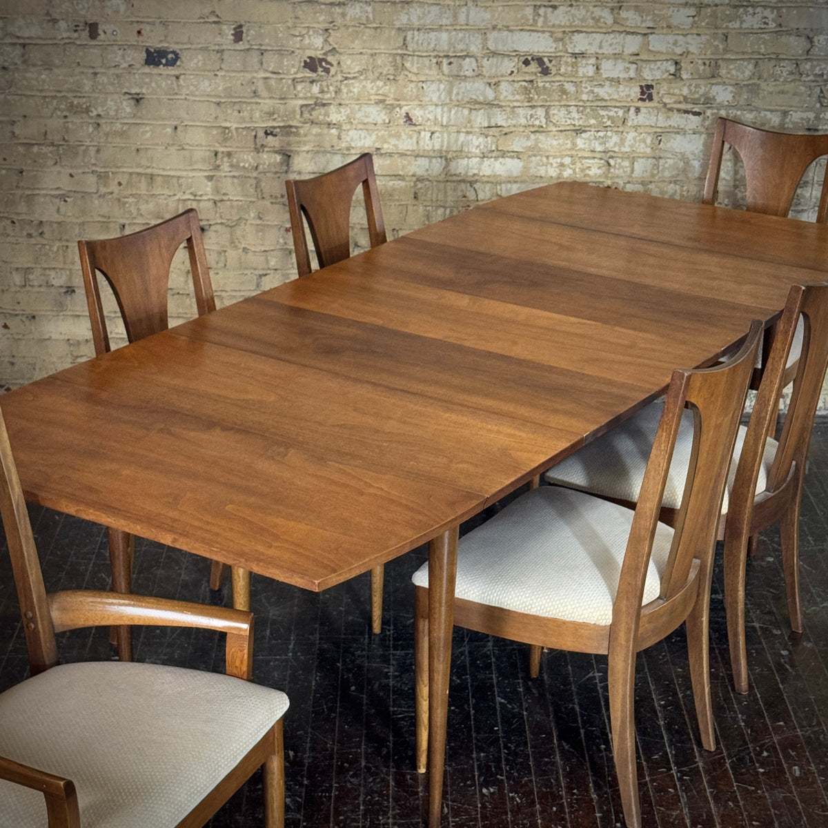 Broyhill Sculptra MCM Dining Set with 6 chairs