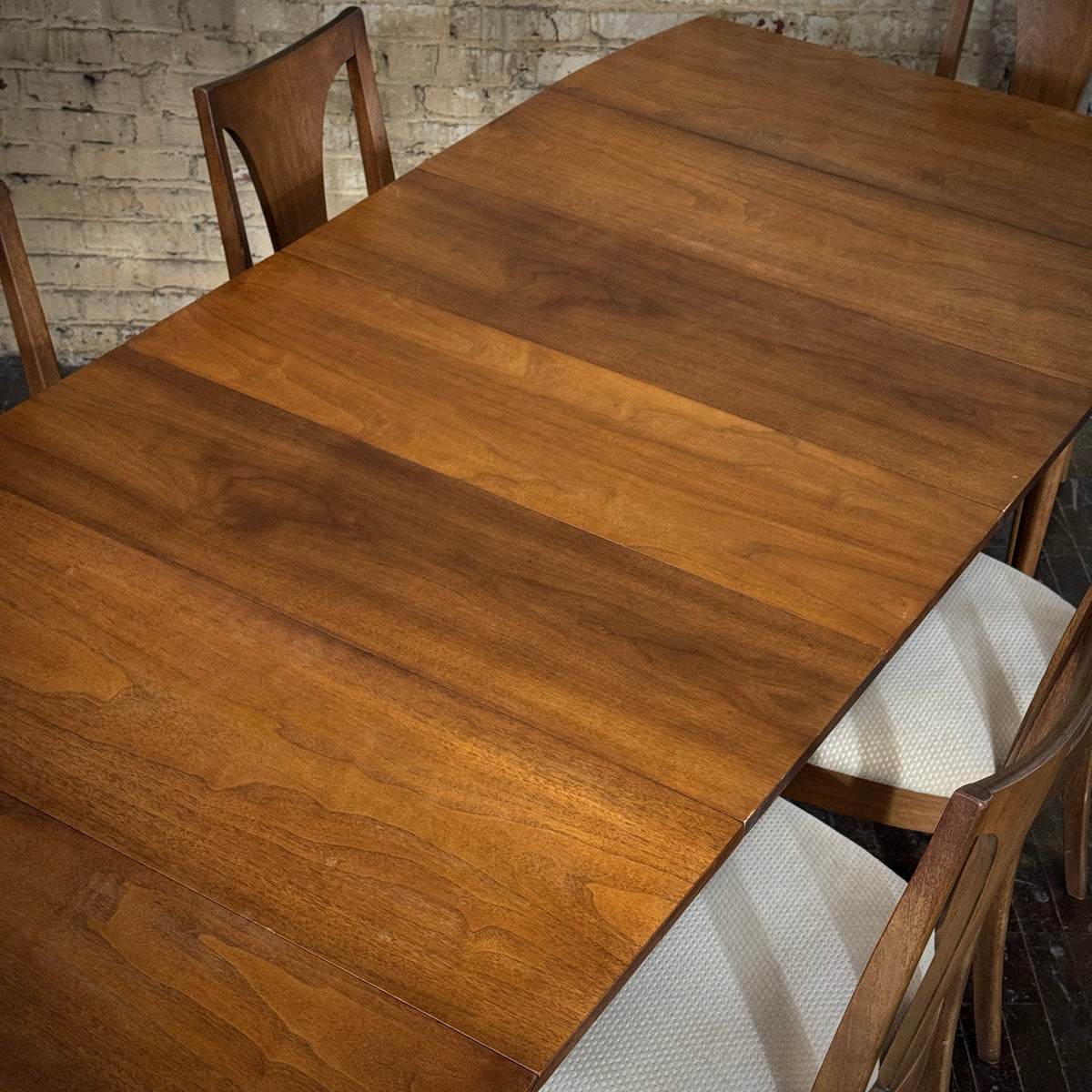 Broyhill Sculptra MCM Dining Set with 6 chairs