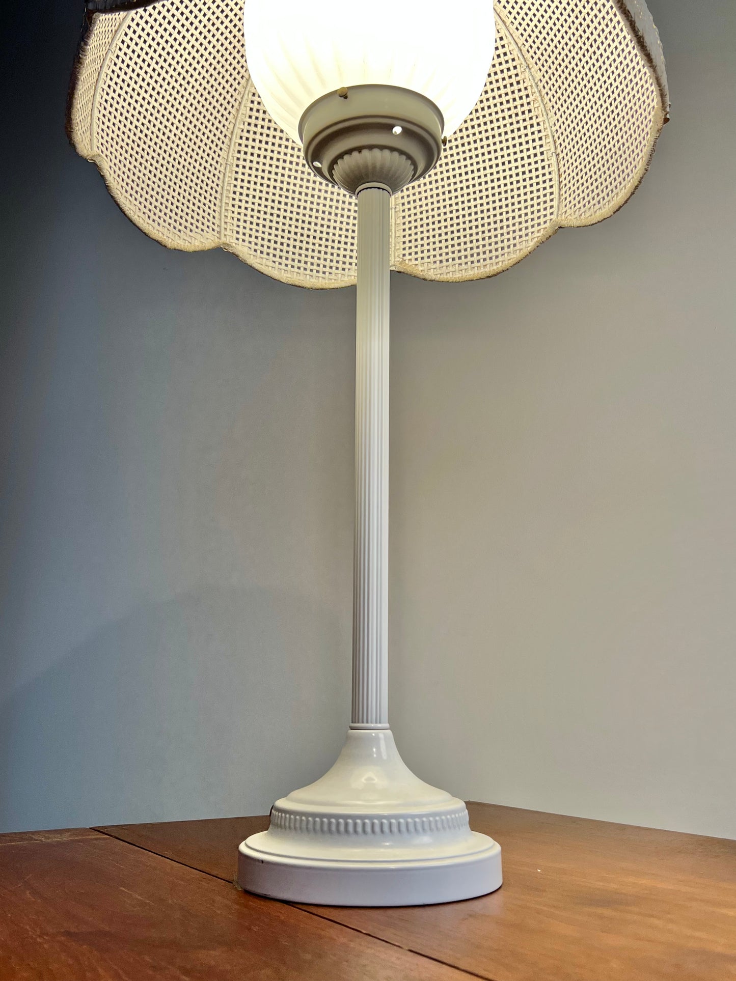 Vintage White Wicker Table Lamps