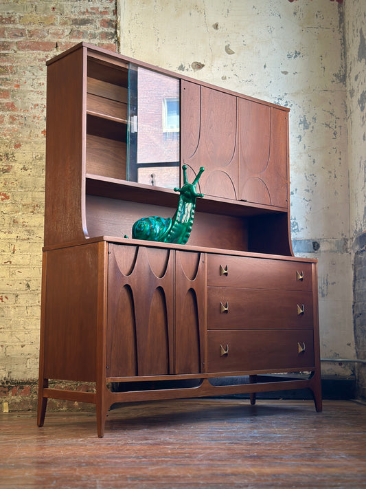 Broyhill Brasilia China Cabinet