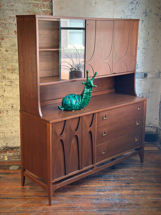 Broyhill Brasilia China Cabinet