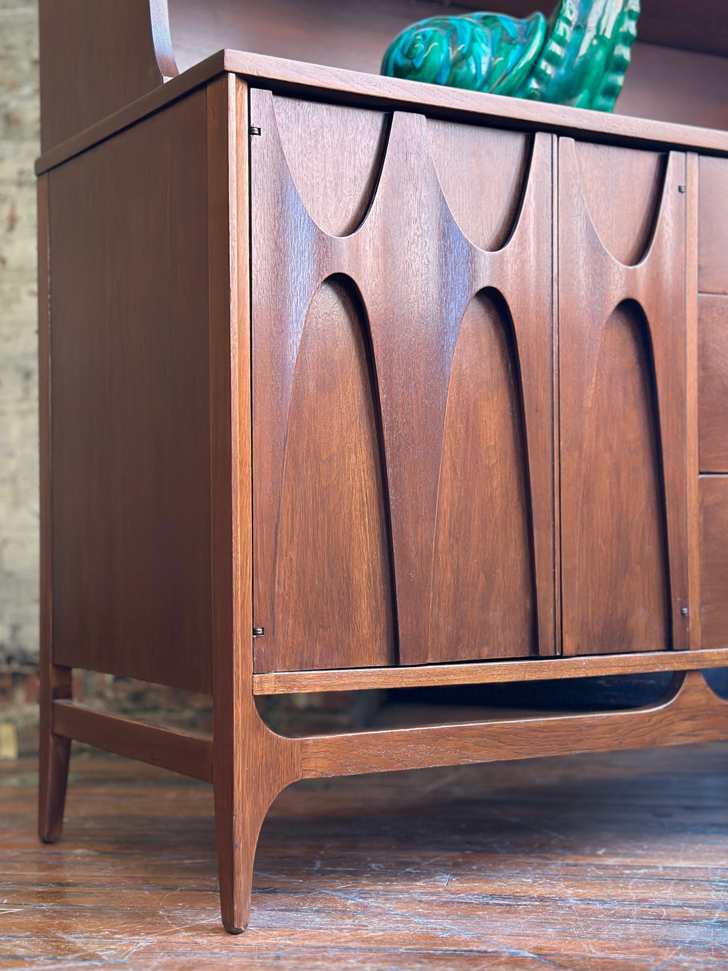 Broyhill Brasilia China Cabinet