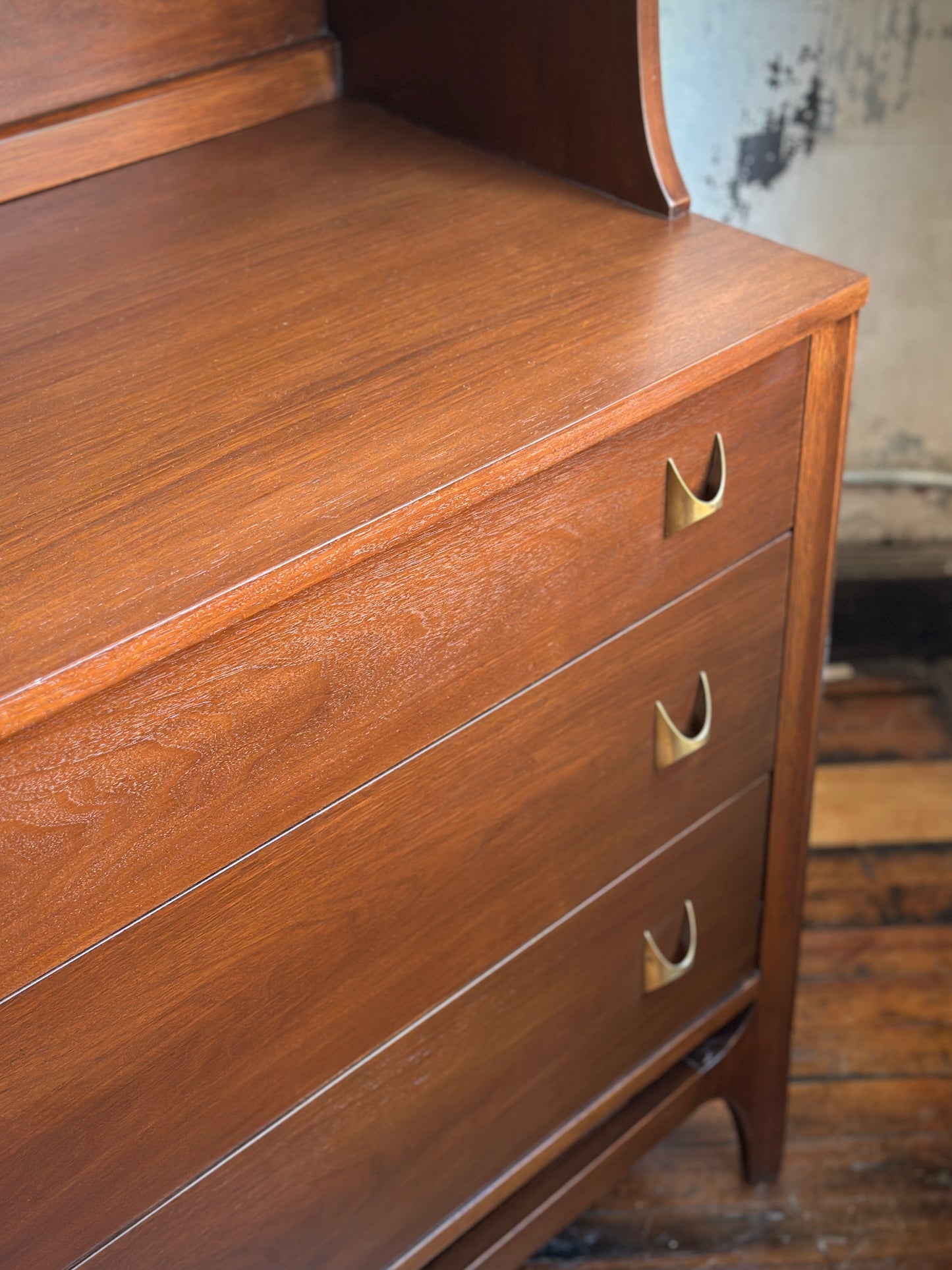 Broyhill Brasilia China Cabinet