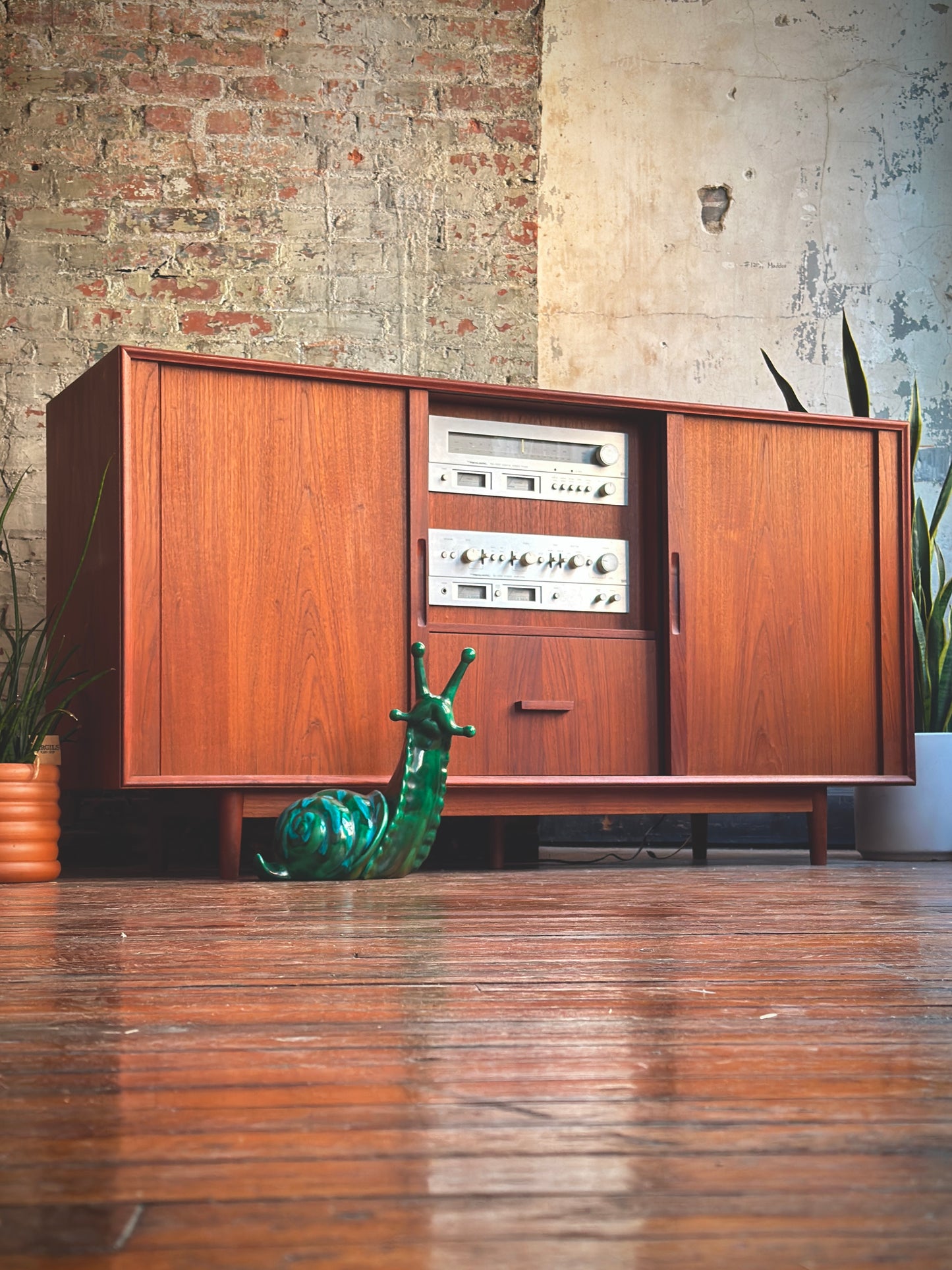 Custom 1970's Retro-Engineered Stereo Console