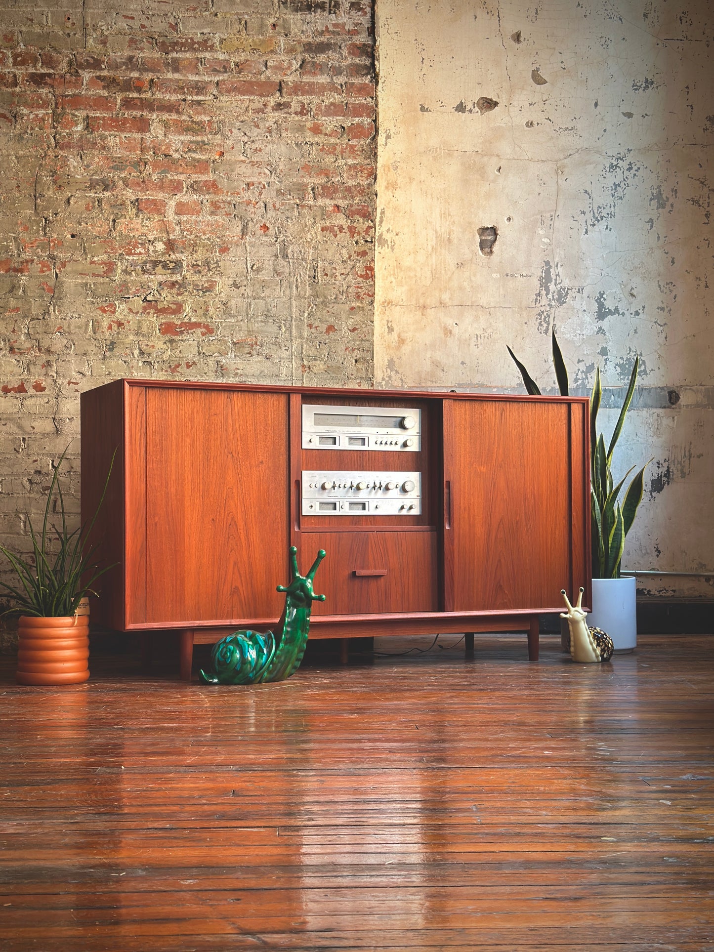 Custom 1970's Retro-Engineered Stereo Console