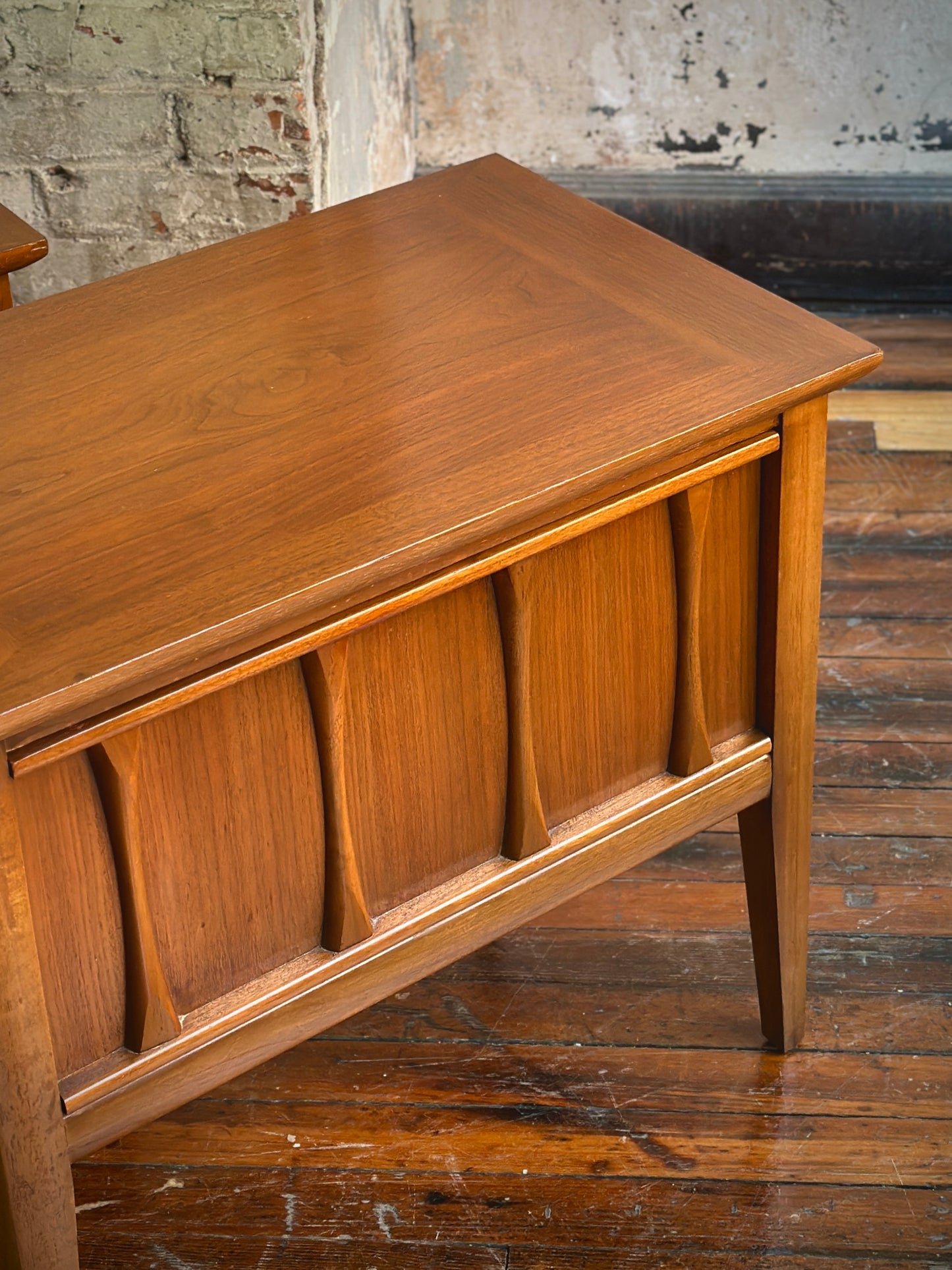 Pair - Kroehler Nightstands