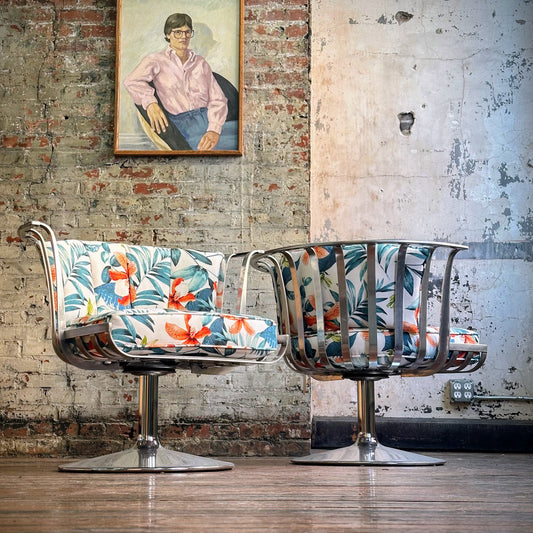 Russell Woodard Polished Aluminum Swivel Pair of Patio Chairs (Newly Upholstered)