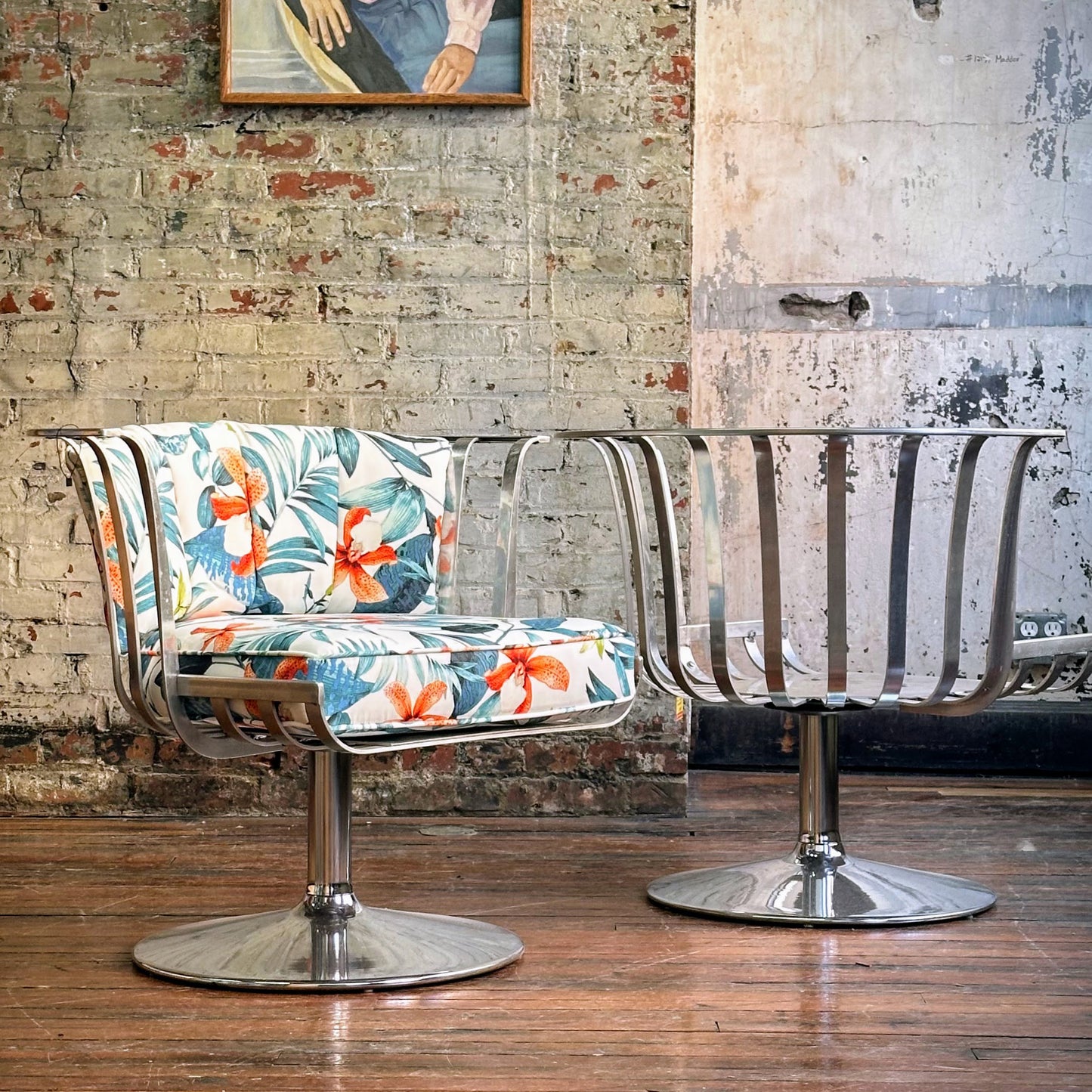 Russell Woodard Polished Aluminum Swivel Pair of Patio Chairs (Newly Upholstered)