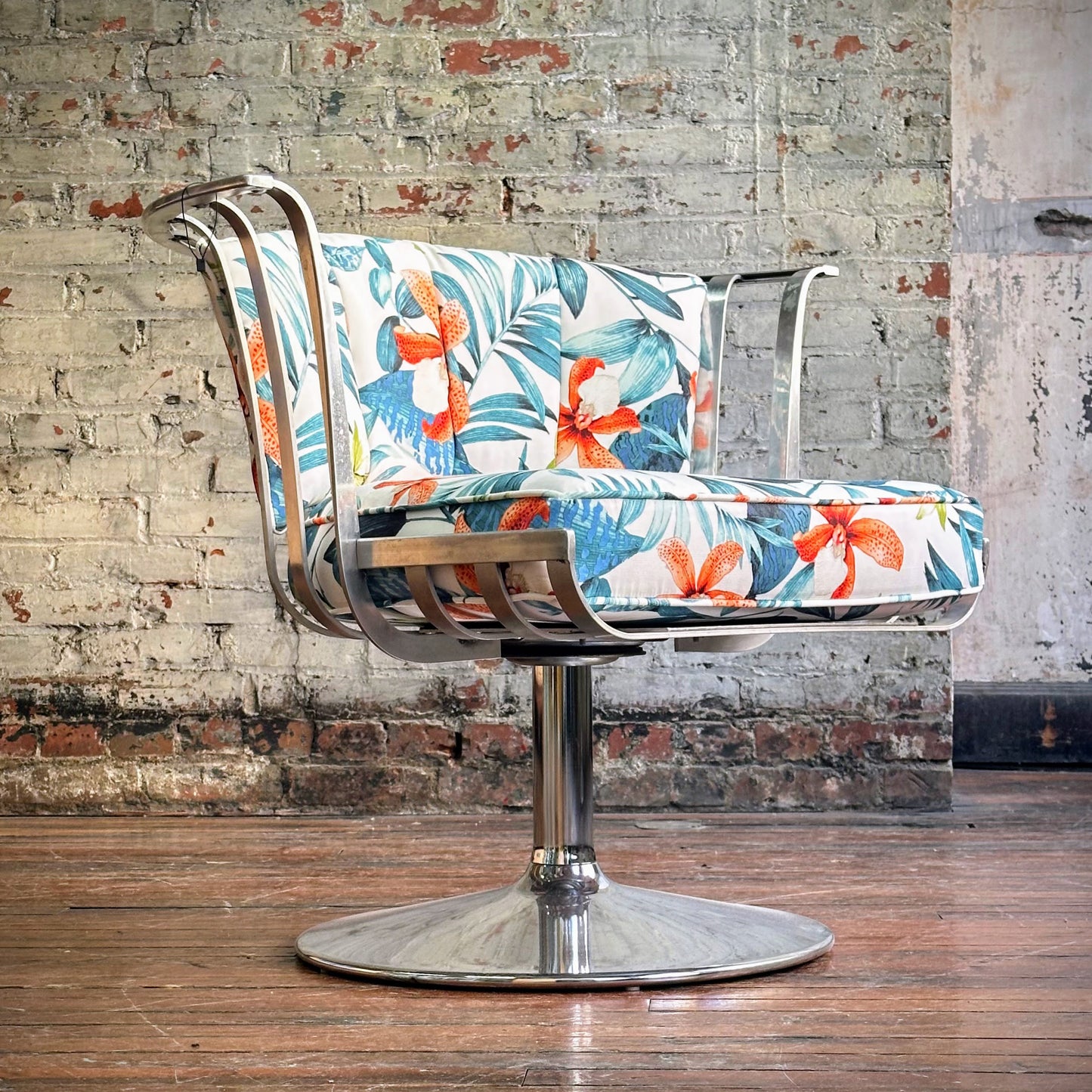 Russell Woodard Polished Aluminum Swivel Pair of Patio Chairs (Newly Upholstered)